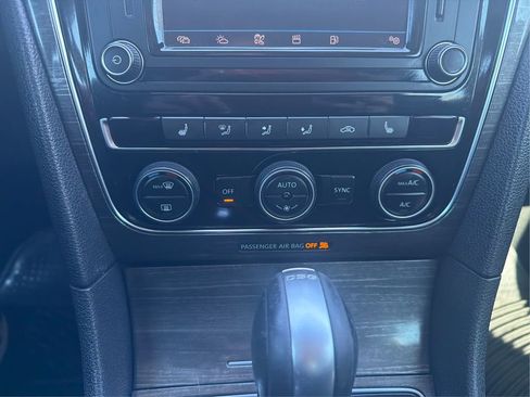 Used 2017 Volkswagen Passat 3.6 SEL Premium image 28