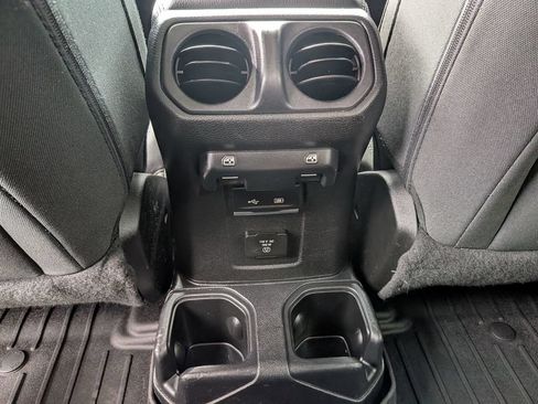 Used 2019 Jeep Wrangler Unlimited Sahara AWD/4WD image 31