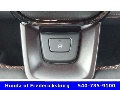 Used 2025 Honda Pilot TrailSport image 29