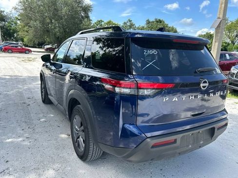 Used 2024 Nissan Pathfinder SV FWD image 3