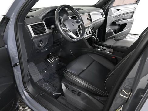 Used 2020 Volkswagen Atlas Cross Sport SEL R-Line image 20