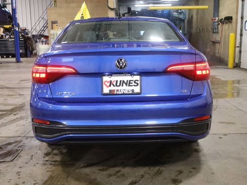 Used 2024 Volkswagen Jetta SE image 7