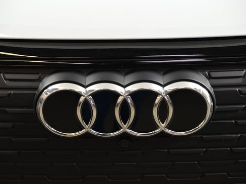 Used 2025 Audi Q4 e-tron Premium Plus w/ Premium Plus image 17