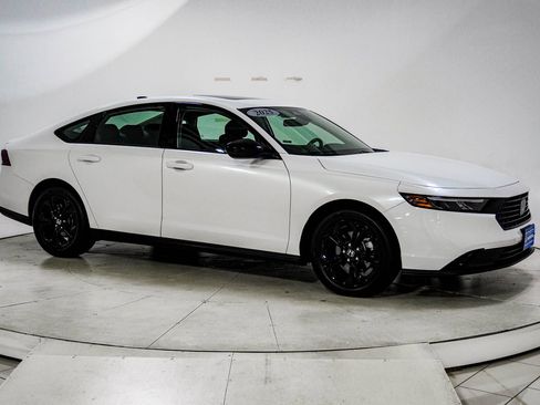 Used 2025 Honda Accord SE image 12