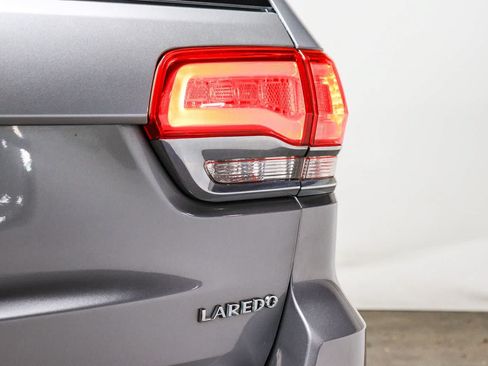 Used 2017 Jeep Grand Cherokee Laredo w/ Quick Order Package 23E AWD/4WD image 12