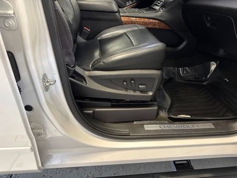Used 2017 Chevrolet Suburban Premier AWD/4WD image 27