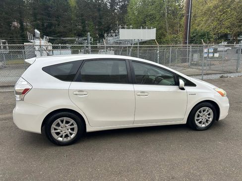 Used 2012 Toyota Prius V Three image 4
