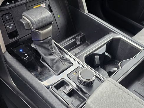 Used 2024 Toyota Tundra Limited image 16