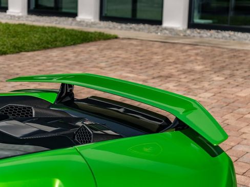 Used 2024 Lamborghini Huracan Tecnica RWD image 17