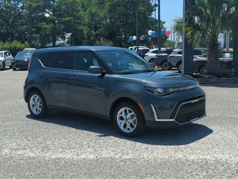 Used 2025 Kia Soul LX w/ LX Technology Package FWD image 9