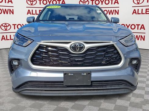 Used 2023 Toyota Highlander LE FWD image 2