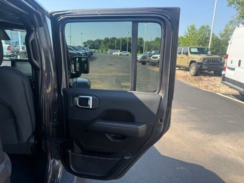 Used 2025 Jeep Wrangler Unlimited Sahara AWD/4WD image 55