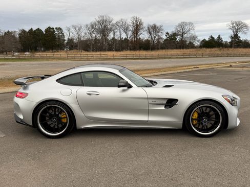Used 2018 Mercedes-Benz AMG GT R image 7