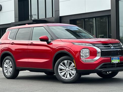 New 2025 Mitsubishi Outlander ES image 3