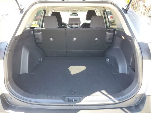 Used 2019 Toyota RAV4 LE image 10