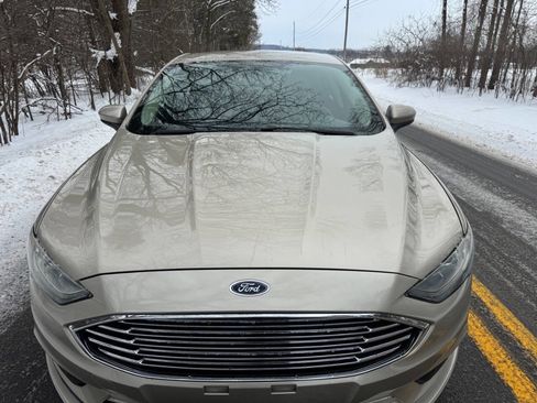 Used 2017 Ford Fusion SE w/ Fusion SE Technology Package image 8