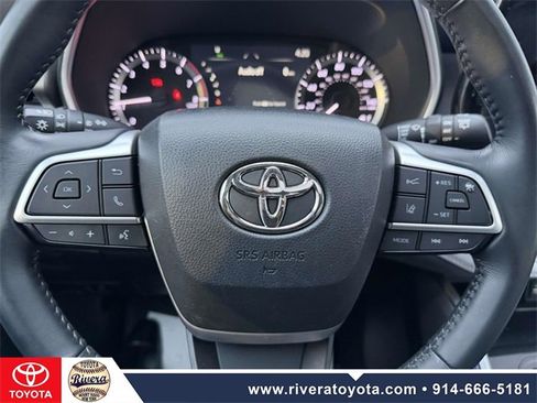 Used 2023 Toyota Highlander XLE image 18