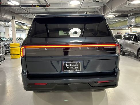 Used 2026 Lincoln Navigator L Reserve AWD/4WD image 3
