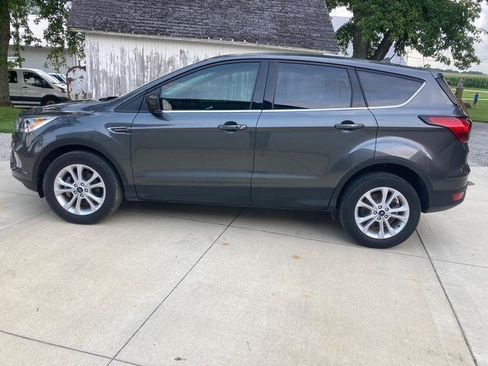 Used 2019 Ford Escape SE FWD image 2