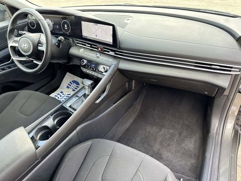 Used 2025 Hyundai Elantra SEL FWD image 27