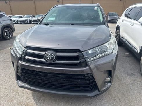 Used 2018 Toyota Highlander SE w/ Protection Package #3 AWD/4WD image 2
