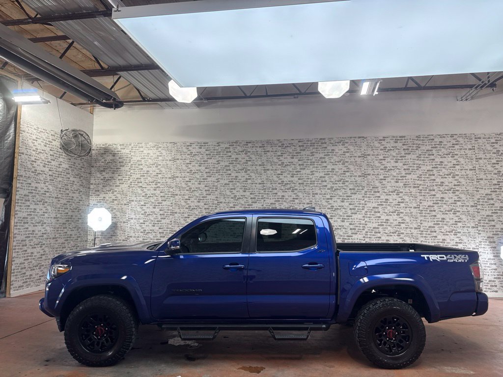 Used 2022 Toyota Tacoma TRD Sport AWD/4WD image 4
