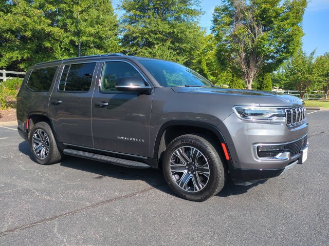 Used 2025 Jeep Wagoneer Series II AWD/4WD image 2