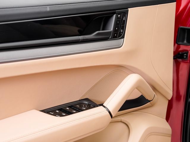 Certified 2026 Porsche Cayenne AWD/4WD image 7