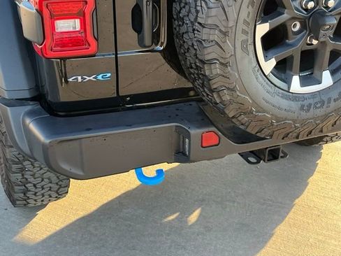 Used 2025 Jeep Wrangler Unlimited Rubicon 4xe w/ Convenience Group image 9