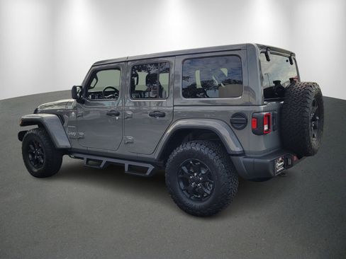 Used 2022 Jeep Wrangler Unlimited Sahara image 5