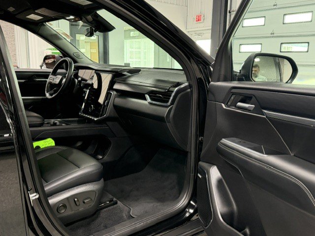Certified 2026 GMC Acadia Elevation w/ Elevation Premium Package AWD/4WD image 6
