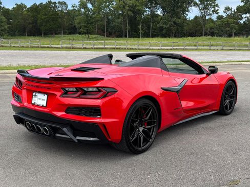 Used 2023 Chevrolet Corvette Z06 RWD image 3