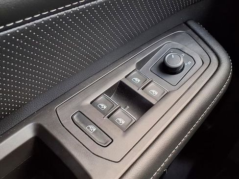 Used 2024 Volkswagen Atlas Cross Sport SE image 24