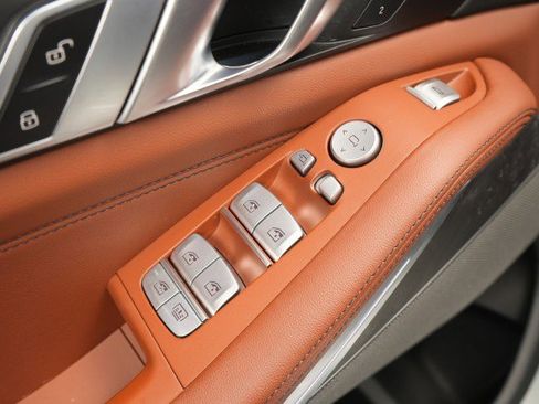 Used 2025 BMW X7 M60i image 36