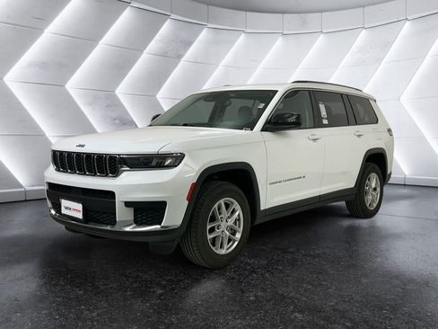 Used 2023 Jeep Grand Cherokee L Laredo RWD image 3