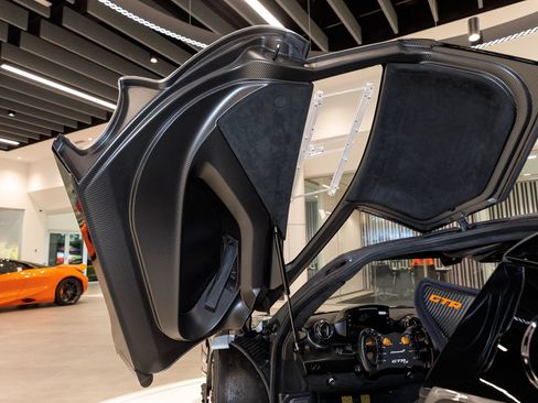 Used 2020 McLaren Senna RWD image 74
