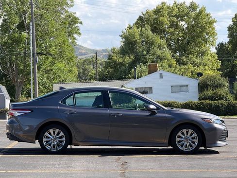 Used 2020 Toyota Camry LE FWD image 6