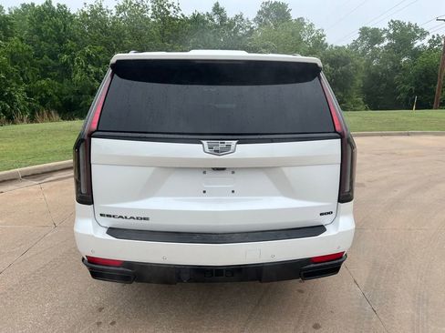 Used 2024 Cadillac Escalade Sport Platinum w/ LPO, ONYX Package AWD/4WD image 4