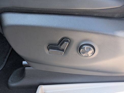 Used 2024 Chrysler Pacifica Touring-L FWD image 15