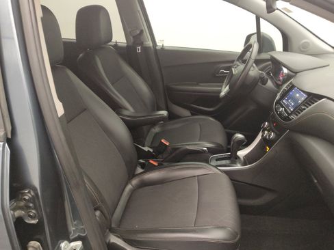 Used 2021 Chevrolet Trax LT w/ Sport Edition FWD image 21