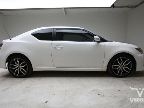 Used 2014 Scion tC FWD image 5