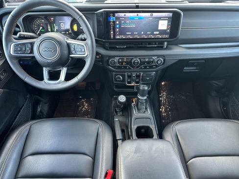 Used 2024 Jeep Wrangler Unlimited Sahara w/ Technology Group AWD/4WD image 13
