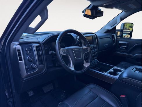 Used 2018 GMC Sierra 2500 Denali w/ Duramax Plus Package AWD/4WD image 10