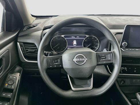 Used 2025 Nissan Rogue S FWD image 17
