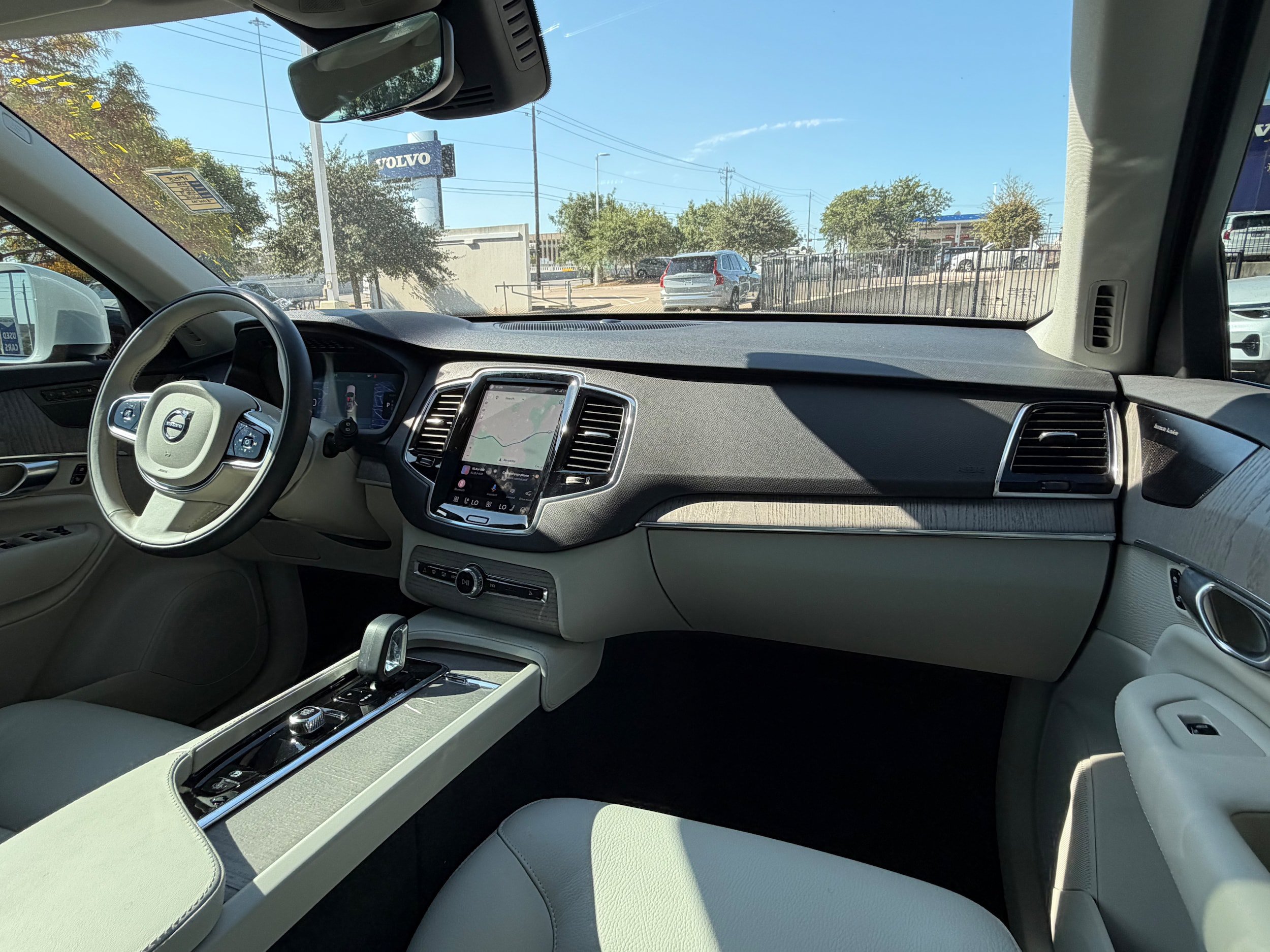 Certified 2025 Volvo XC90 T8 Plus w/ Protection Package Premier AWD/4WD image 14