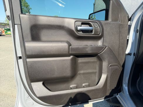 Used 2025 Chevrolet Silverado 1500 Custom image 18
