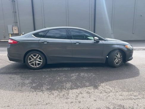 Used 2015 Ford Fusion SE image 7