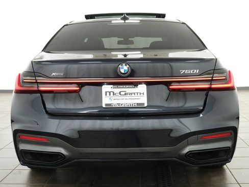 Used 2022 BMW 750i xDrive w/ Executive Package AWD/4WD image 4