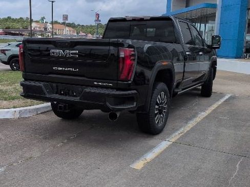New 2026 GMC Sierra 2500 Denali Ultimate AWD/4WD image 3