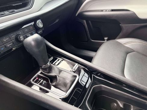 Used 2024 Jeep Compass Limited image 22